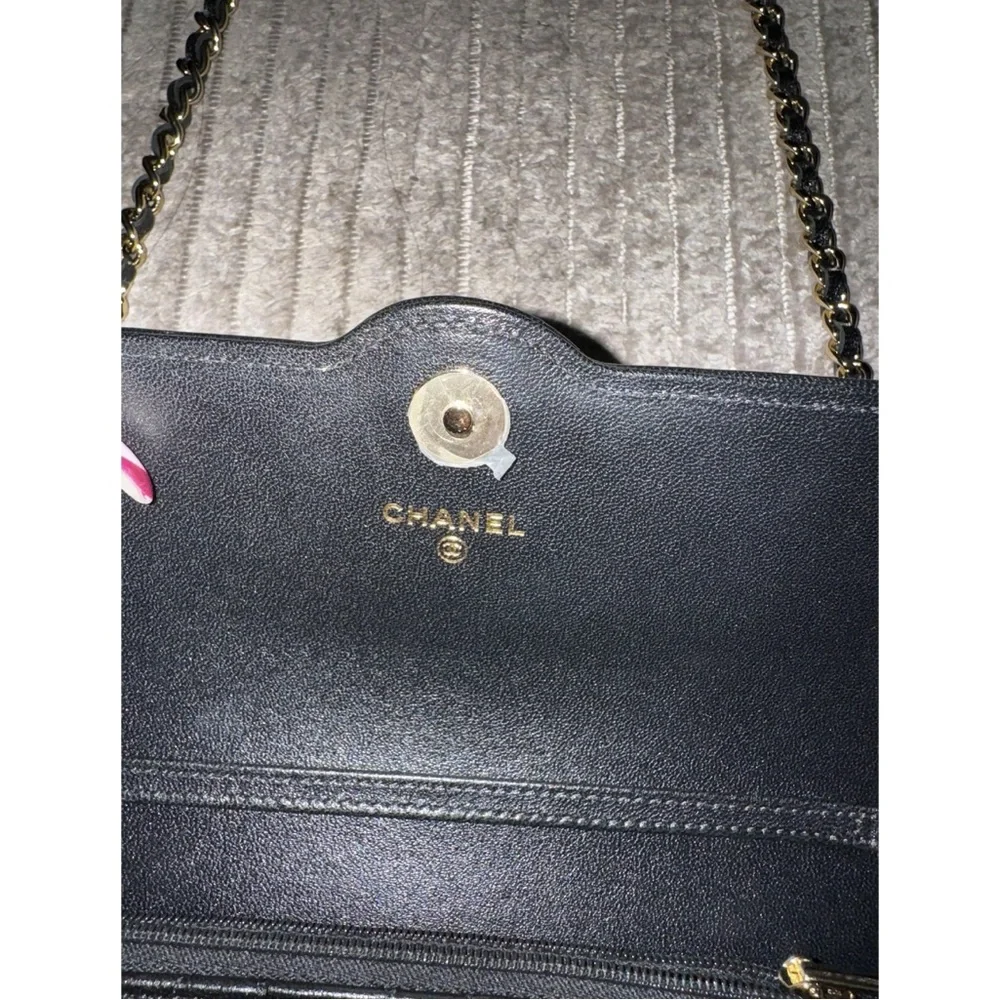 NEW CHANEL WOC Black Quilted Leather Crossbody with Gold Chain & CC Logo - Picture 4 of 12